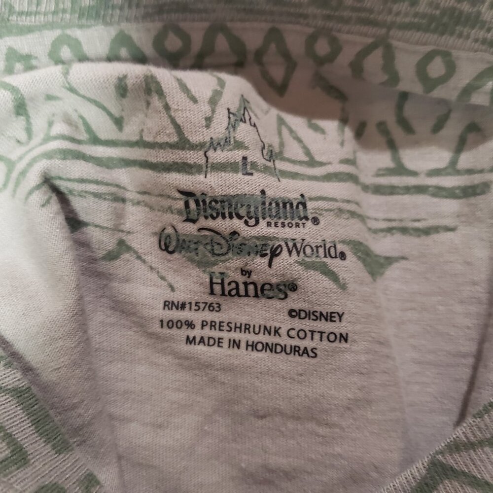 Disney Parks Animal Kingdom Safari Green Print Mens T-Shirt Size Large New w/Tag - Picture 6 of 6